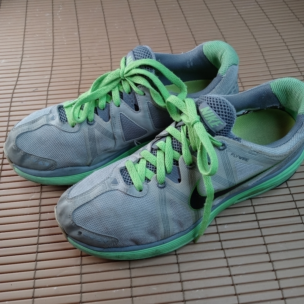 Nike LunarMax+ Running Shoe gray/ green Neon 415323-010 Low Lace Up men's 12 M.